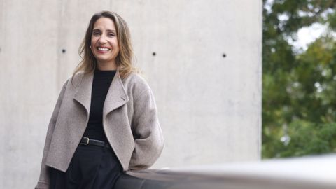 La escritora santiaguesa ngela Banzas, finalista del Premio Planeta con Cuando el viento hable