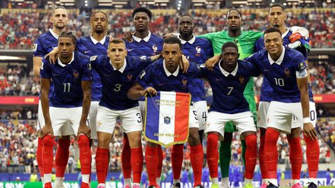 Los jugadores franceses posan para la foto antes del partido frente a Espa�a.