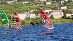 Imagen de archivo de una competicin de windsurf en Castrelo de Mio