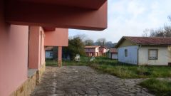 Viviendas de la antigua ciudad vacacional de Perlora