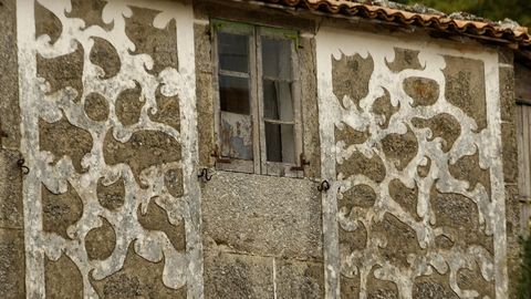 Una antigua vivienda de la aldea de Rabelas, en la parroquia de San Xo�n da Veiga, del municipio de Chantada

