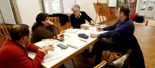 Tom� (segundo por la derecha) imparti� el taller �Debuxo na cidade� del Museo Eugenio Granell.