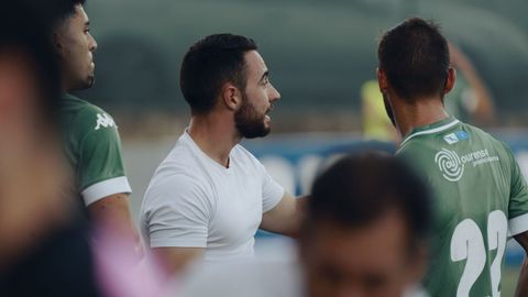 Jesús Arribas, dando instrucciones a sus futbolistas