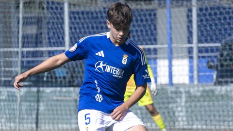 Arturo Arribas,con el juvenil A del Real Oviedo