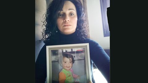 Cecilia Fern�ndez, la madre de la ni�a que falleci� por una palomita