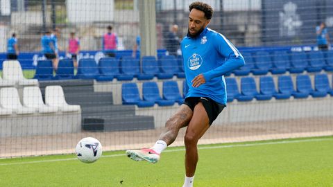 Aubameyang ha rematado cuatro de los siete disparos a puerta del D�por
