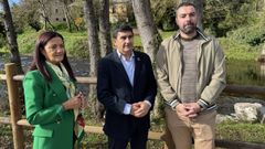 La subdelegada del Gobierno en Lugo, Isabel Rodrguez; el delegado del Gobierno en Galicia, y el alcalde de Baralla, Miguel Gonzlez, en Baralla este lunes