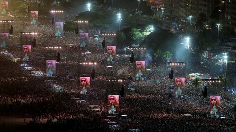 Los espectadores siguiendo el concierto de Shakira