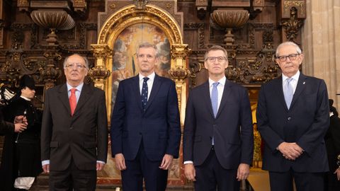 Fernando Gonzlez Laxe, Alfonso Rueda, Alberto Nez Feijoo y Emilio Prez Tourio, en el Panten de Galegos Ilustres.