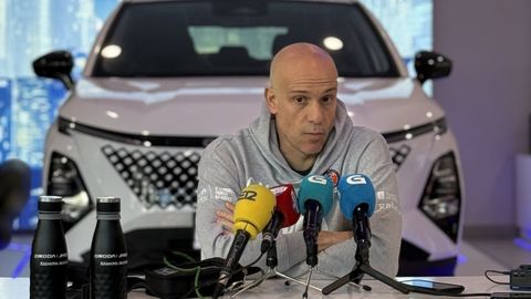 Carles Marco, durante su comparecencia en el concesionario Omoda-Jaecoo en A Coru&ntilde;a.