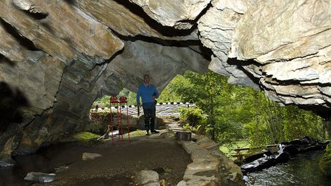 Cueva de Santalla de Lóuzara, en el municipio de Samos