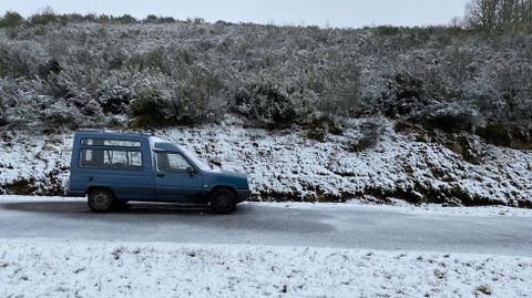 Nieve en la subida a la estaci�n de esqu� desde A Pobra de Trives