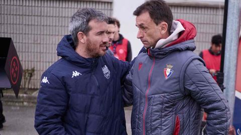 Rub&eacute;n Dom&iacute;nguez y Santi Castillejo, antes de empezar el partido entre el Osasuna B y el Pontevedra