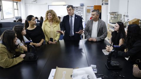 El conselleiro de Educaci&oacute;n, Ciencia, Universidades e FP en su visita este viernes al CIFP Paseo de los Puentes