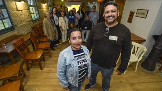 Ang�lica y Pedro, dos de las personas inmigrantes que participaron este viernes en una jornada de convivencia en Pontevedra.