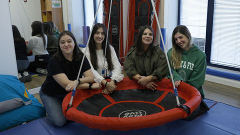 Parte del equipo de profesionales de la asociacin en una de las salas de la nueva sede