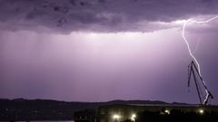 Rayos y truenos en una intensa tormenta el�ctrica en Ferrolterra