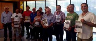 Los respresentantes de todas las asociaciones vecinales, menos las de Parada y San Pedro, asumen la edici�n de un bolet�n informativo.