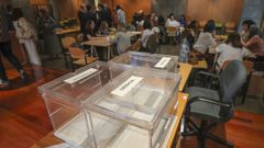 Vista este viernes de la Junta Electoral de Asturias que contabiliza el voto emigrante 