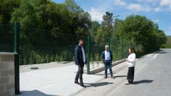 El alcalde y dos concejales visitaron la parroquia para supervisar las actuaciones en marcha