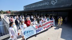 Protesta ante el Cunqueiro en defensa de la sanidad pblica