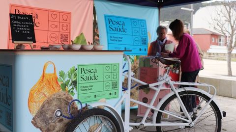 En el exterior de los centro se ubicar&aacute;n puntos de informaci&oacute;n de Pesca Sa&uacute;de, como este 