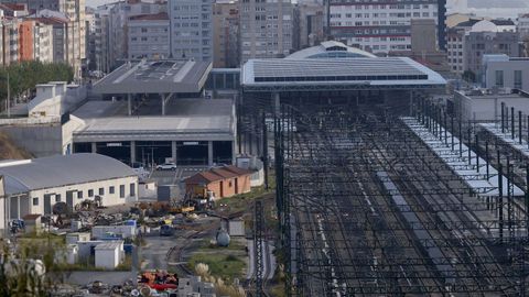 La terminal de buses y el aparcamiento est&aacute; en el lateral de la intermodal que&nbsp;linda con la Avenida da Sardi&ntilde;eira.
