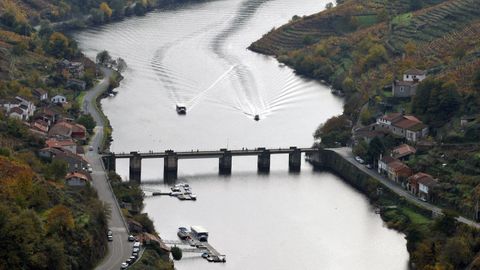 Una vista del actual puente de Belesar, construido en el lugar donde se encontraba el antiguo
