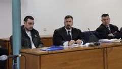 Un jurado popular tendr� que decidir sobre la culpabilidad de Antonio Mayo (a la izquierda de la imagen).