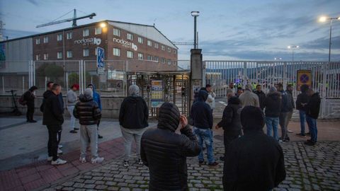 Huelga del metal, un piquete ante los astilleros Nodosa, donde nadie entr� a trabajar en Mar�n
