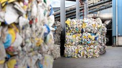 Envases ligeros en la planta cercedense de Sogama