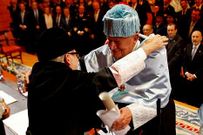 Rutherford, al recibir el honoris causa de la UDC