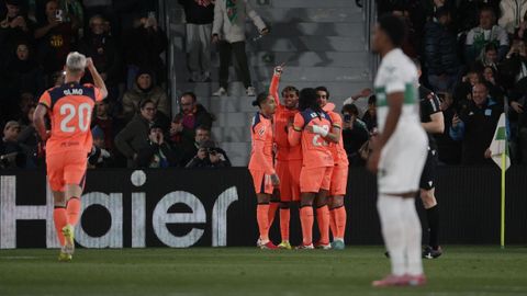 Los jugadores del Barcelona celebrando un gol ante el Elche