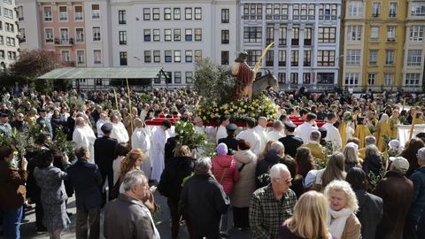 Durante la emblem�tica procesi�n de la Borriquilla en A Coru�a se realiz� la bendici�n de los ramos