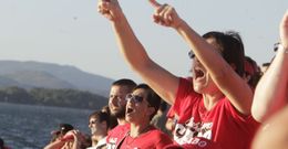 La entregada hinchada de Cabo disfrut� de dos grandes celebraciones en cuesti�n de una hora. 