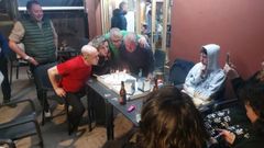 No falt� una tarta con sus velas correspondientes para aliviar la despedida