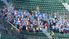 Aficionados del Celta, en la grada visitante del Mart�nez Valero durante el duelo ante el Elche.