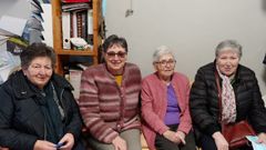 Lupe, segunda por la derecha, con sus tres hermanas (ten�a otros cuatro hermanos), en la tintorer�a