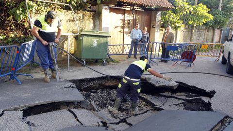 Personal de Aqualia, trabajando