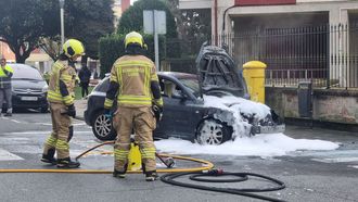 Bomberos de Lugo, durante una intervención