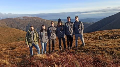 Miembros del Proxecto Rebinxe, durante una salida de campo a la Serra do Xistral