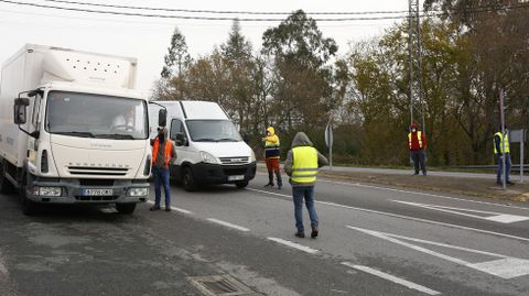 En marzo, el polígono de O Campiño (en la foto, en ese momento) fue la zona cero de la huelga del transporte en Pontevedra. La Guardia Civil dice que ahora blindará estos espacios