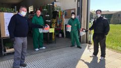 Reparto de mascarillas por parte de representantes del Ayuntamiento en B�veda hace unos d�as