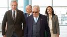 El presidente da Xunta, Alfonso Rueda, acompaado del expresidente del Tribunal Constitucional,Juan Jos Gonzlez Rivas; y la conselleira de Medio Ambiente, Territorio e Vivenda, ngeles Vzquez, en las jornadas depresentacin de la futura Lei de Ordenacin do Litoral.