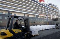 La ropa de cama del �Queen Victoria� se desembarc� en el muelle en grandes sacos.
