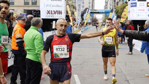 Los corredores en su llegada a la meta de la San Marti�o.