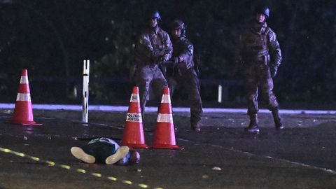 Varios policas desplegados en el lugar en el que se suicid un hombre detonando un explosivo