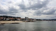 Cielo nublado sobre la playa de Compostela (Vilagarca de Arousa).