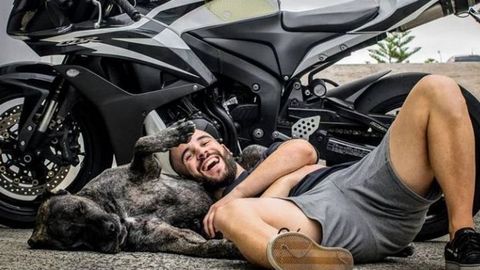 Cristbal Caamao Rodrguez, Peke, con su perrita Sa, que tambin muri hace un ao