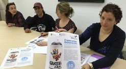 La iniciativa fue presentada ayer por el colectivo La Estaci�n, el Concello y la directora del CEIP. 